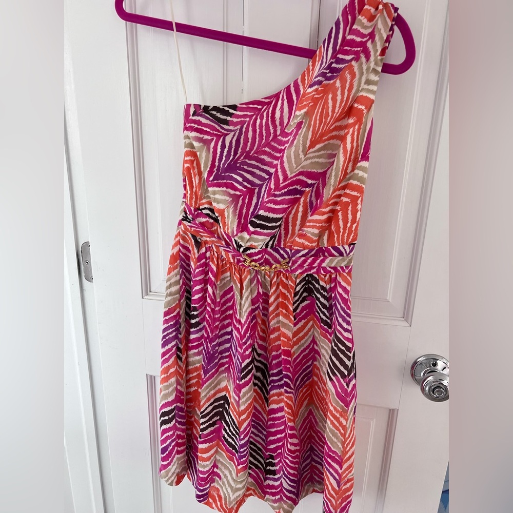 FLIRTY and FUN Trina Turk one shoulder dress. Very flattering. Size 2.